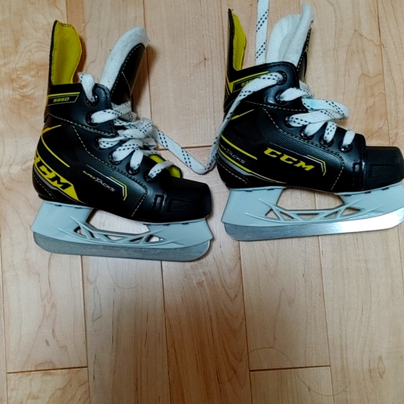 CCM Youth Skate Shoes - Picture 2 of 4